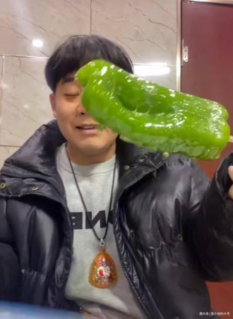 网红老师吃瓜图片,揭秘娱乐圈幕后真相  第1张